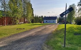 Rooms in a big wooden home, kotimajoitus, homestay